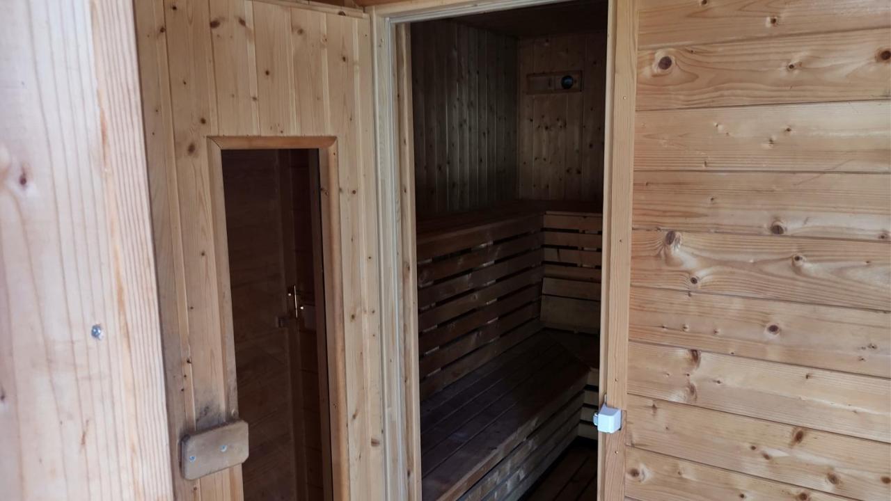Grosse Wohnung / Haushaelfte In Peetzig Am See Angermunde Exterior photo